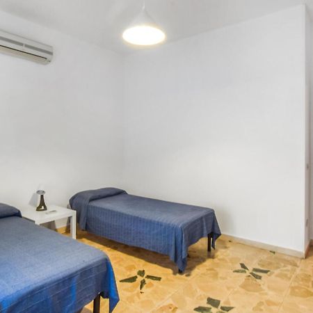 2 Bedroom Cozy Apartment In San Ferdinando Esterno foto